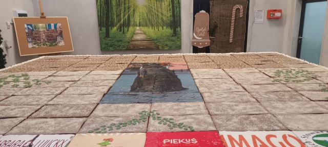 Przepis na rekord: 900 jajek, 140 kg mąki, 50 litrów oleju. Tak powstawał superpiernik [zdjęcia]