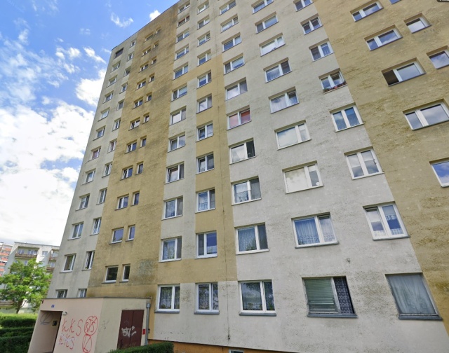 Inowrocławianie boją się wychodzić po zmroku. Przed ich blokiem jest ciemno. Sprawa utknęła w sądzie