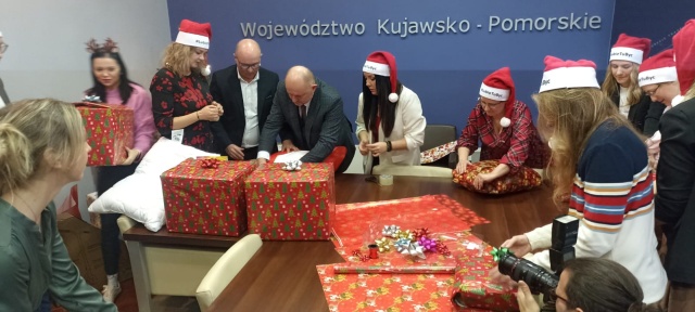 Szlachetna Paczka od Urzędu Marszałkowskiego już spakowana. Pomoc płynie od 14 lat