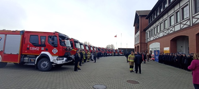 Nowe wozy dla strażaków ochotników. Województwo przeznaczy ponad 20 milionów złotych na OSP [zdjęcia]