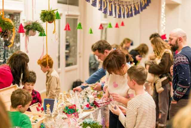 Pierniki, rękodzieło i cudny nastrój. Jarmark Społecznej Szkoły Podstawowej nr 1 w Bydgoszczy [zdjęcia]