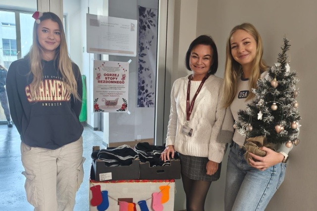 Ogrzej stopy bezdomnego. Na Politechnice Bydgoskiej trwa świąteczna akcja charytatywna