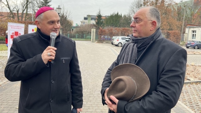 Wigilia Dla Potrzebujących w bydgoskiej hali Łuczniczka. Ks. Wojciech Przybyła: Nie jesteście sami