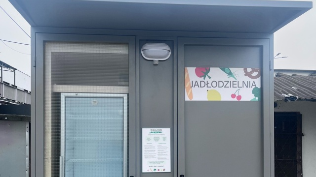 Jadłodzielnia powstała w Białych Błotach obok Urzędu Miasta. Dzielmy się - nie marnujmy