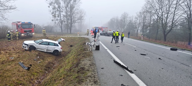 Karambol na DK10 koło Lipna. Zderzyły się cztery samochody osobowe. [zdjęcia]