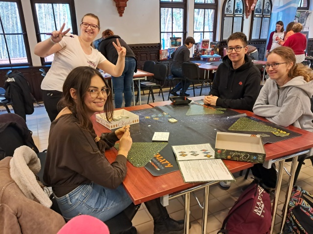 Spośród ponad 300 planszówek mogli wybierać uczestnicy Strefy Gier Bez Prądu w Bydgoszczy [zdjęcia]