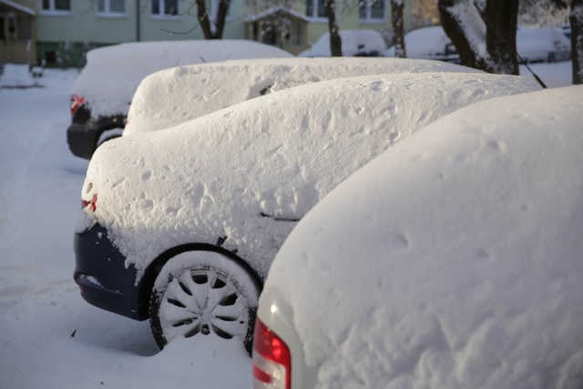 Zimowa masakra na Warmii i Mazurach. Widoczność kiepska, na drodze lód