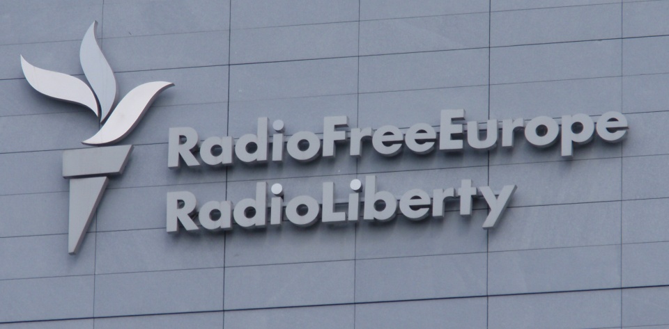 Obecne logo Radia Wolna Europa w Pradze/fot. Autorstwa Petr Kadlec - Fotografia własna, CC BY-SA 3.0, Wikipedia
