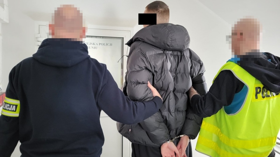 21-latek próbował wręczyć łapówkę toruńskim policjantom/fot: KMP w Toruniu