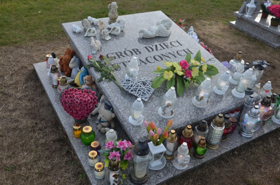 Grób Dzieci Utraconych na cmentarzu przy ul. Wiślanej w Bydgoszczy/fot. Diecezja Bydgoska
