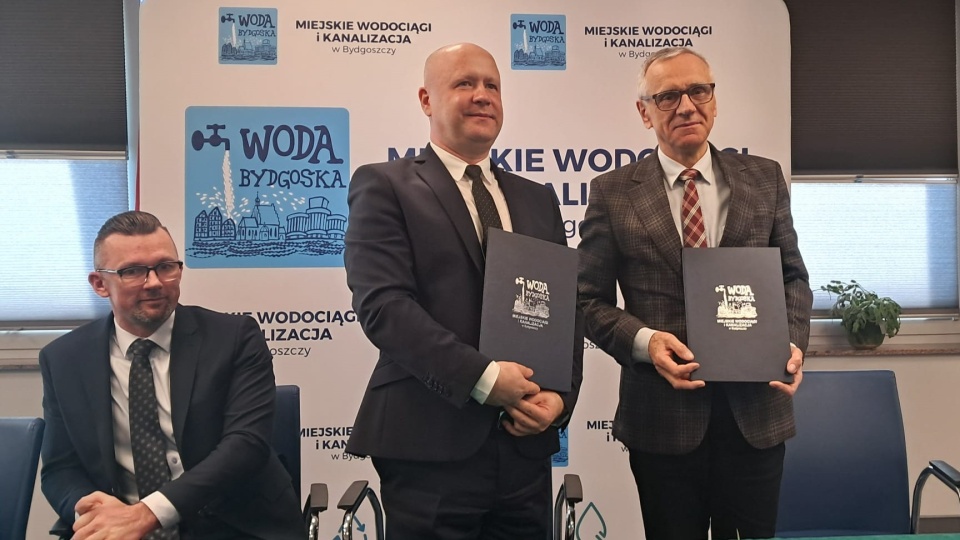 Miejskie Wodociągi i Kanalizacja w Bydgoszczy podpisały dzisiaj umowę z wykonawcą na rozbudowę obecnego laboratorium/fot: Damian Klich