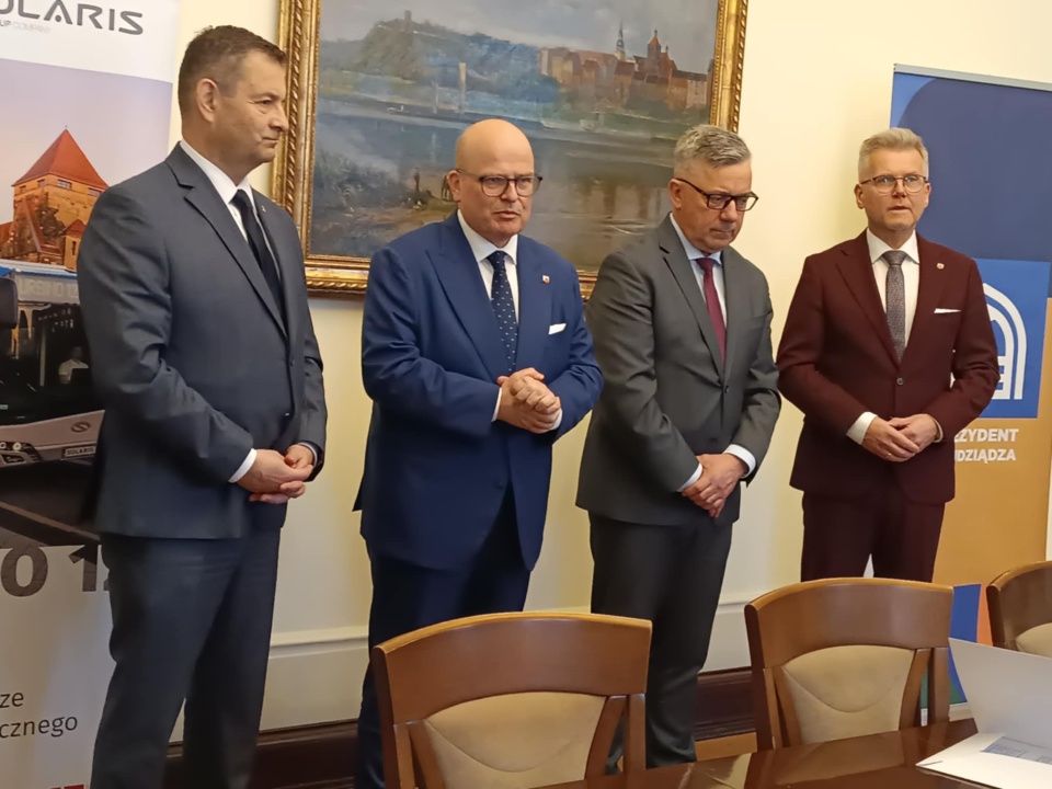 Podpisanie umowy na zakup elektrycznych autobusów dla Grudziądza/fot. Marcin Doliński