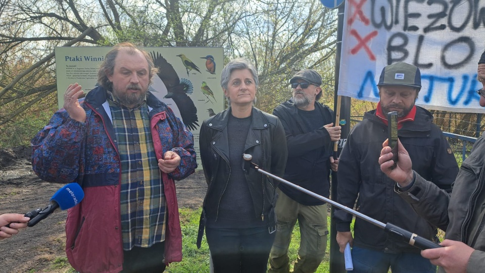 Społecznicy protestują przeciwko budowie wieżowca na toruńskiej Winnicy/fot. Robert Duliński