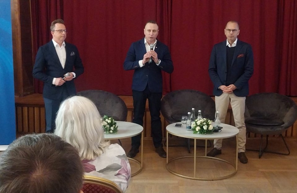 O aferach PiS-u politycy KO rozmawiali dziś także z mieszkańcami Bydgoszczy. / Fot. Jolanta Fischer