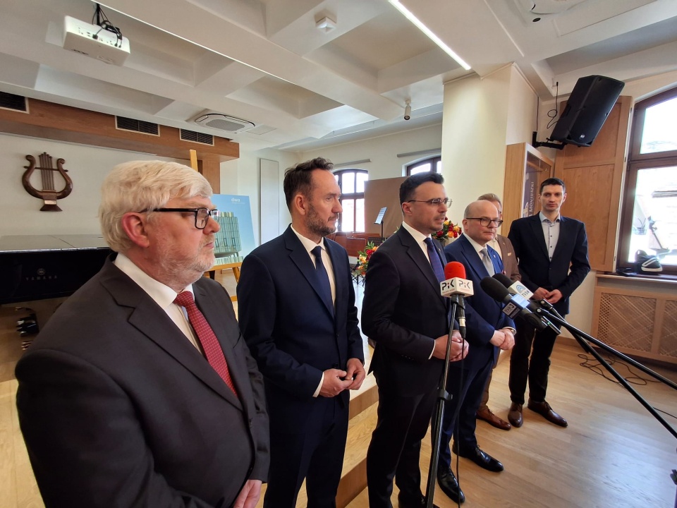 Sala koncertowa i dodatkowe klasy lekcyjne mają powstać w Państwowej Szkole Muzycznej w Grudziądzu. Placówkę odwiedził wiceminister kultury, Maciej Wróbel/fot. Marcin Doliński