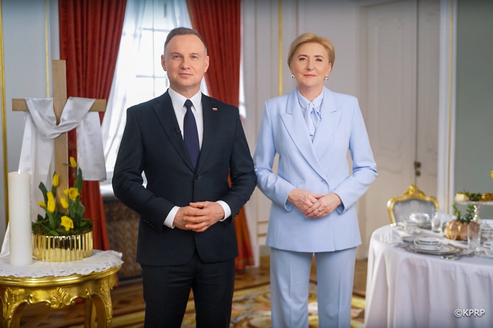 Para prezydencka Andrzej Duda i Agata Kornhauser-Duda złożyli życzenia z okazji Świąt Wielkanocnych/fot: Kancelaria Prezydenta RP, prezydent.pl