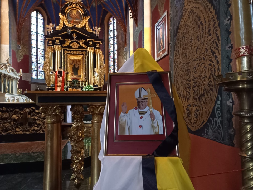 Portret papieża Franciszka w katedrze bydgoskiej