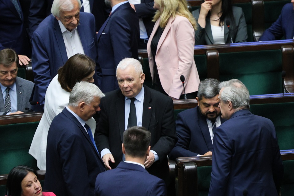 Prezes PiS, Jarosław Kaczyński na sejmowej sali obrad/fot. PAP/Rafał Guz