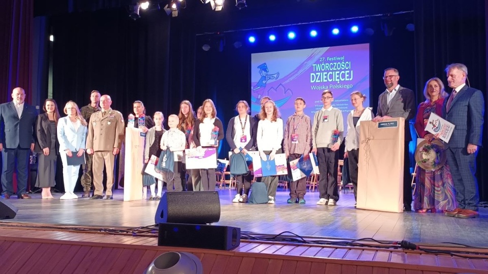 Podczas inauguracji wręczono nagrody za nadesłane wcześniej prace plastyczne/fot. Marta Kocoń