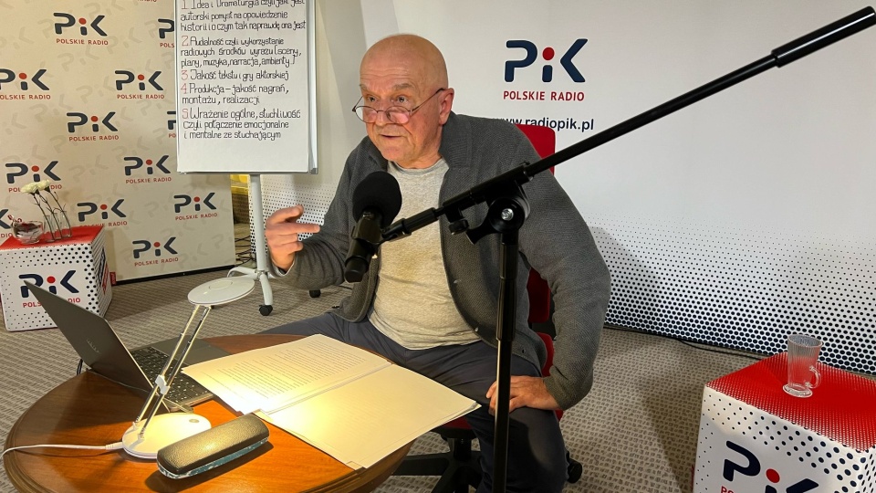 Waldemar Modestowicz podczas wykładu w studiu Radia PiK. / Fot. Izabela Langner