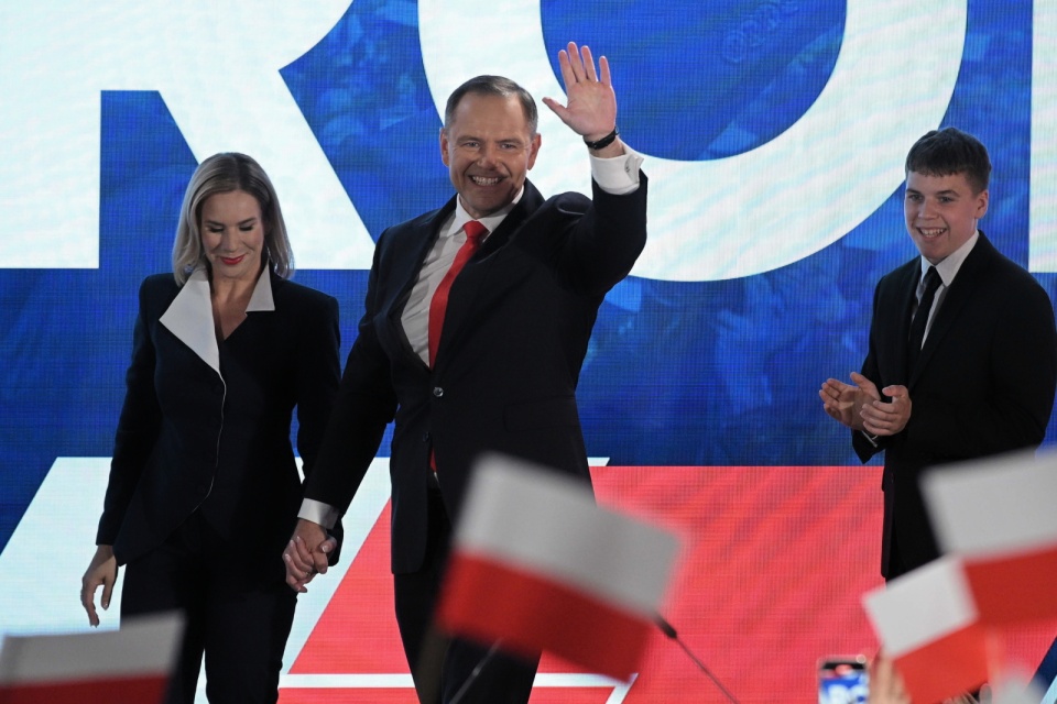 Prezydent - elekt Karol Nawrocki odbiera od rana gratulację od przywódców państw/fot. PAP/Marcin Obara