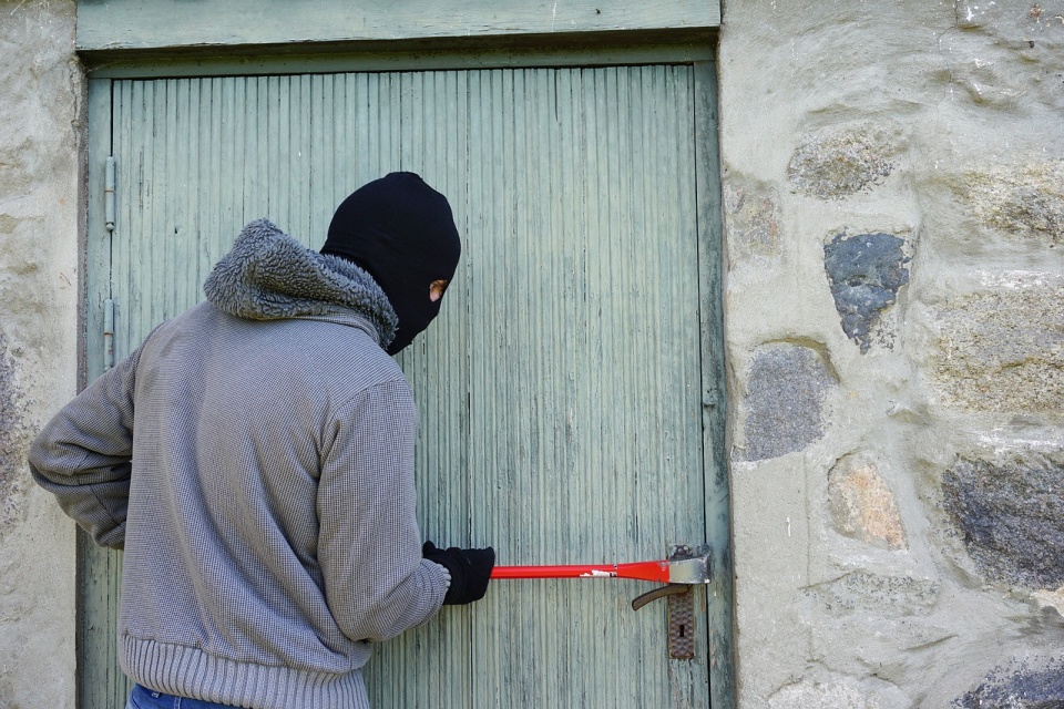 Policjanci z bydgoskiego Śródmieścia zatrzymali sprawców kilku kradzieży oraz włamań. Zdjęcie ilustracyjne/fot. Pixabay