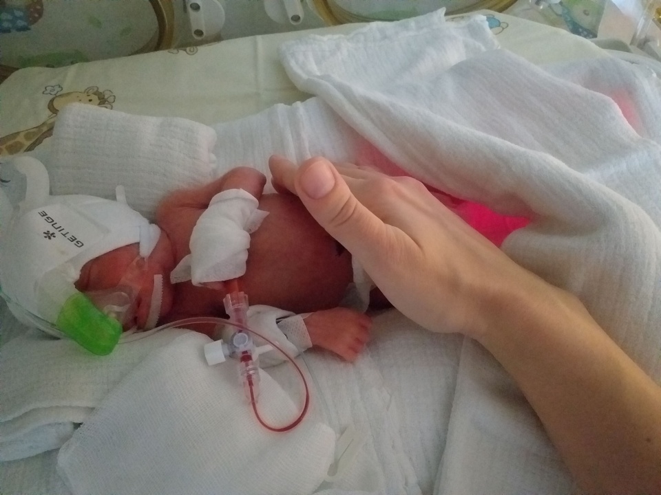 Nieprzerwana obecność rodziców przy wcześniakach i zgodne z wytycznymi WHO standardy kangurowania - to główne postulaty petycji w sprawie zmian na oddziałach neonatologicznych. Już można ją podpisywać/fot. Adriana Andrzejewska-Kuras