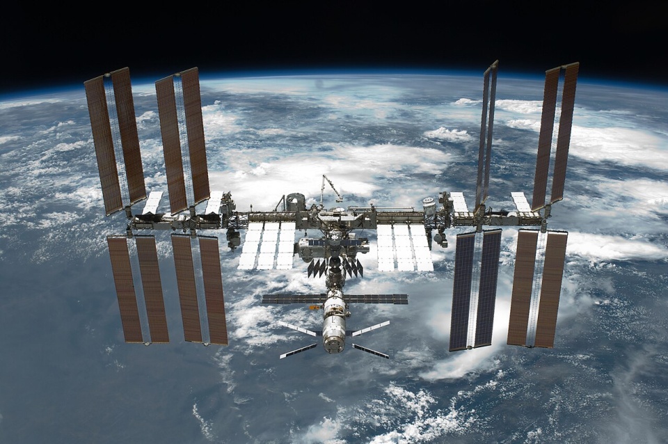 Międzynarodowa Stacja Kosmiczna/fot. NASA - http://www.spaceflight.nasa.gov/gallery/images/shuttle/sts-134/html/s134e010137.html/domena publiczna (Wikipedia)