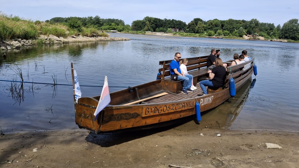 Łódź pływa po Wiśle w każdy wakacyjny weekend/fot. Marcin Doliński