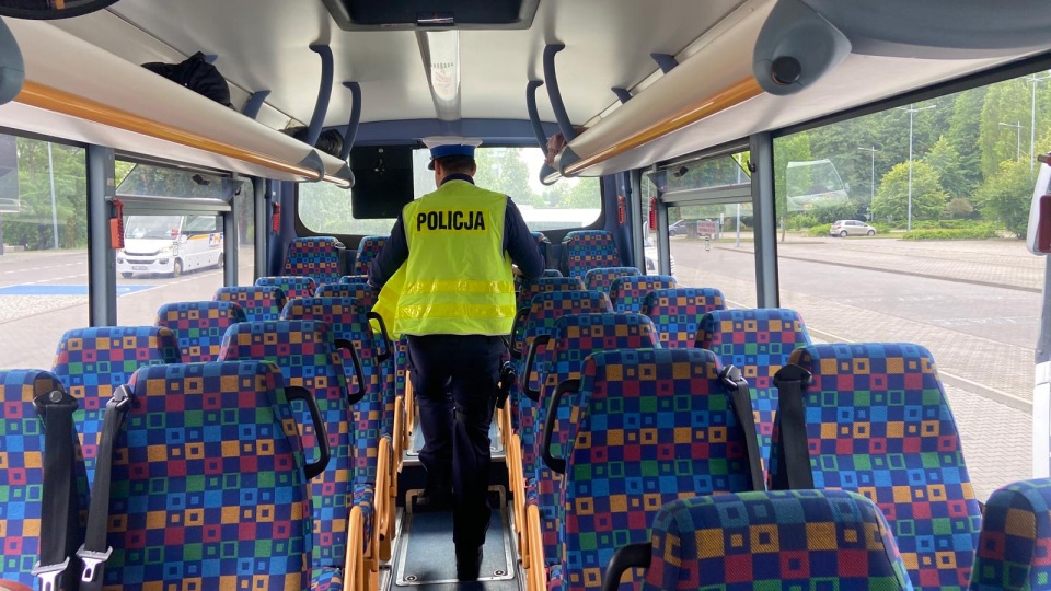 Przed wyjazdem warto skontrolować autokar - radzą policjanci/fot. materiały policji
