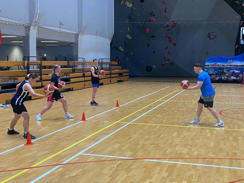 W Arenie Toruń trwają bezpłatne zajęcia sportowe organizowane przez miejscowe „Katarzynki”/fot. Archiwum klubowe Energa Toruń