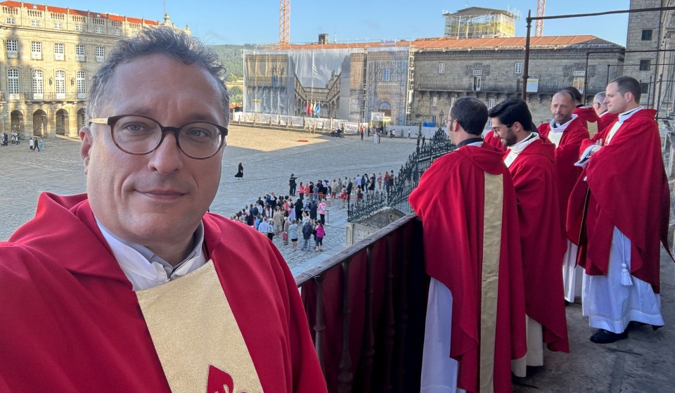 25 lipca obchodzony jest dzień św. Jakuba. Santiago de Compostela, gdzie znajduje się jego grób, już od czasów średniowiecznych jest celem licznych pielgrzymek. W obchodach uczestniczy ks. prof. Piotr Roszak z UMK w Toruniu. Jego zespół badawczy dokonał w hiszpańskim sanktuarium ciekawych odkryć/fot. nadesłane/ks. Piotr Roszak