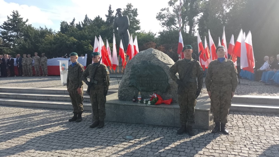 Uroczystość 81. rocznicy Powstania Warszawskiego w Toruniu zorganizowano przed pomnikiem ku czci Żołnierzy Armii Krajowej/fot: Michał Zaręba