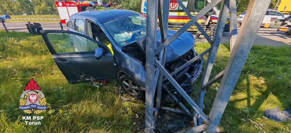 Wypadek na autostradzie A1 pod Toruniem. Kierowca prawdopodobnie zasłabł/ft. KM PSP Toruń