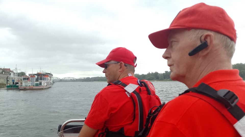 Ratownicy WOPR podczas patrolu na Wiśle w Toruniu. / Fot. Archiwum / Michał Zaręba