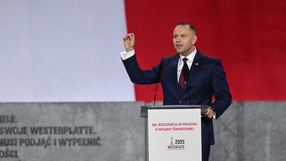 Prezydent RP Karol Nawrocki podczas uroczystości przed Pomnikiem Obrońców Wybrzeża na Westerplatte w Gdańsku, w ramach obchodów 86. rocznicy wybuchu II wojny światowej/fot: PAP, Adam Warżawa