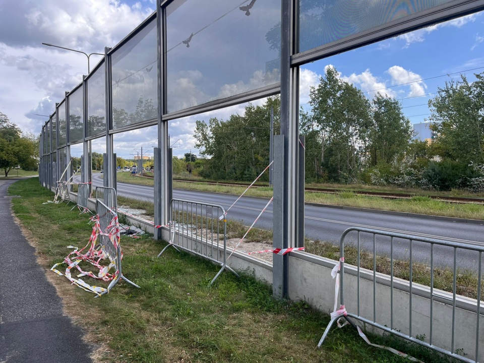 Tak prezentują się ekrany po akcji wandali w Fordonie. / Fot. ZDMiKP