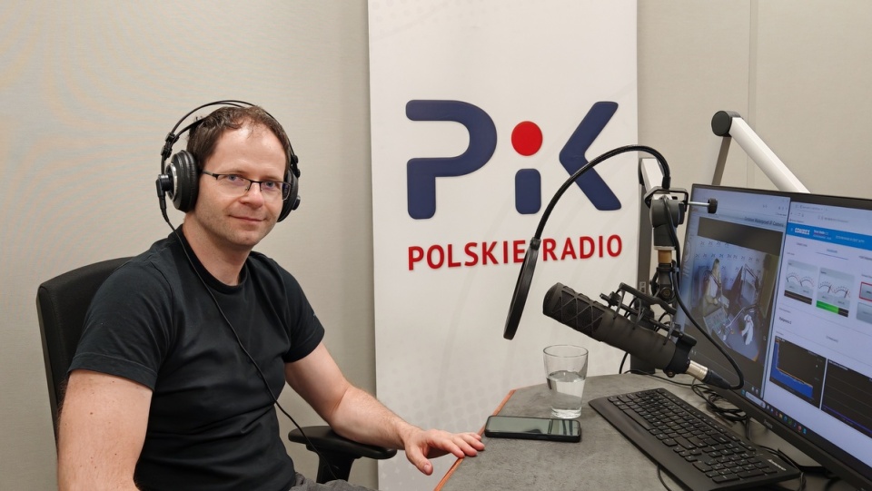 Klimatolog Rafał Maszewski w toruńskim studiu Polskiego Radia PiK/fot. Zdzisław Nawrat