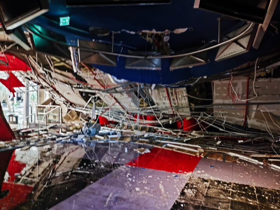 15 września zawalił się fragment sufitu w Cinema City w toruńskiej galerii Plaza/fot.: Facebook, Michał Sztybel