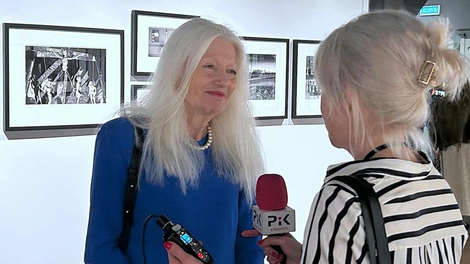 Na zdjęciu Małgorzata Niezabitowska (z lewej) podczas rozmowy z Bogumiłą Wresiło/fot. Piotr Walczak