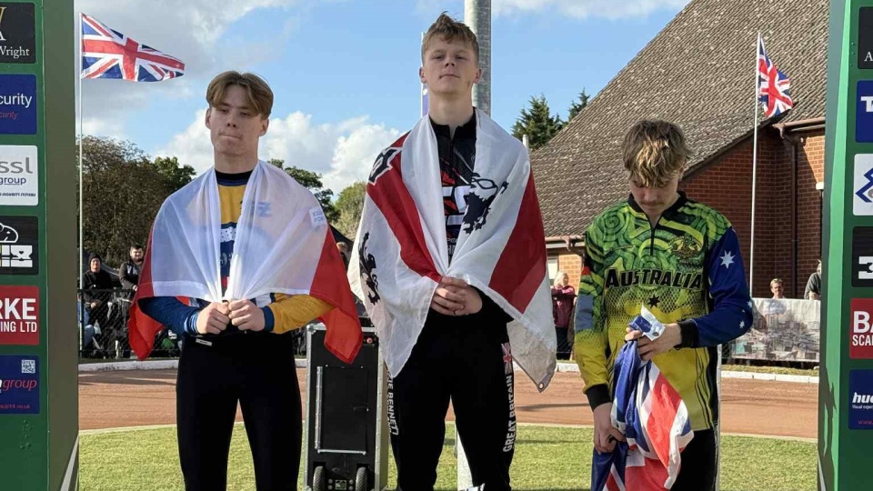 Adrian Olkowski na drugim stopniu podium/fot. Informacja prasowa