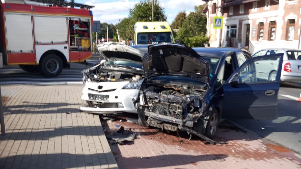 Pojazdami podróżowało łącznie pięć osób, z czego cztery zostały zabrane do szpitala/fot. KM PSP Bydgoszcz