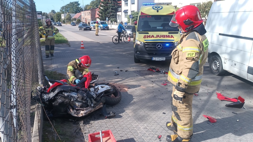 Motocyklista został przetransportowany do szpitala/fot.: Facebook, Komenda Miejska Państwowej Straży Pożarnej w Grudziądzu