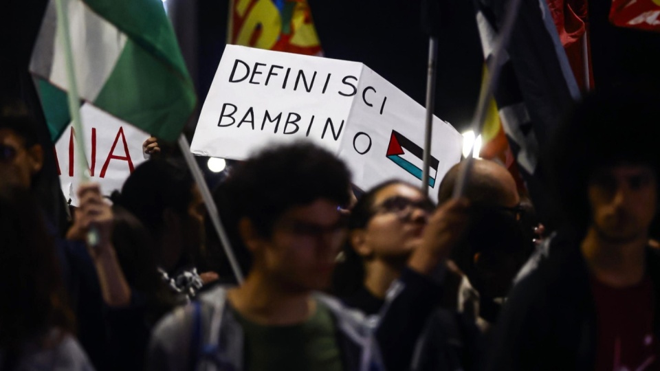 W związku z zatrzymaniem statków odbyły się protesty. Część z nich zorganizowano np. w Rzymie/fot.: EPA, Angelo Carconi