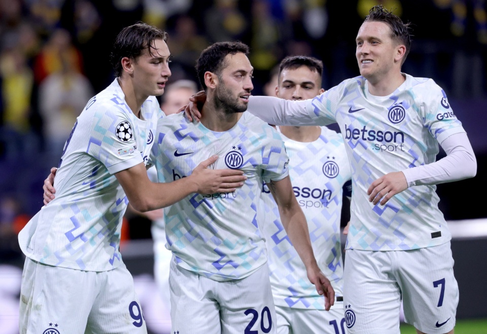 Piotr Zieliński (po prawej) mógł z Interem świętować okazałe zwycięstwo/fot. PAP/EPA/Olivier Matthys