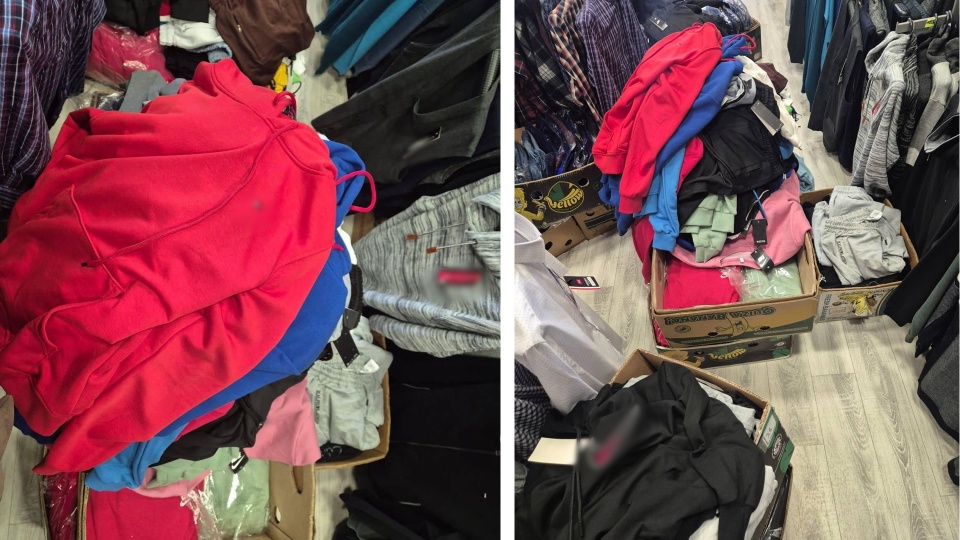 Interwencja KAS i służb celnych w sprawie odzieży z podrobionymi znakami towarowymi/fot. www. kujawsko-pomorskie.kas.gov.pl