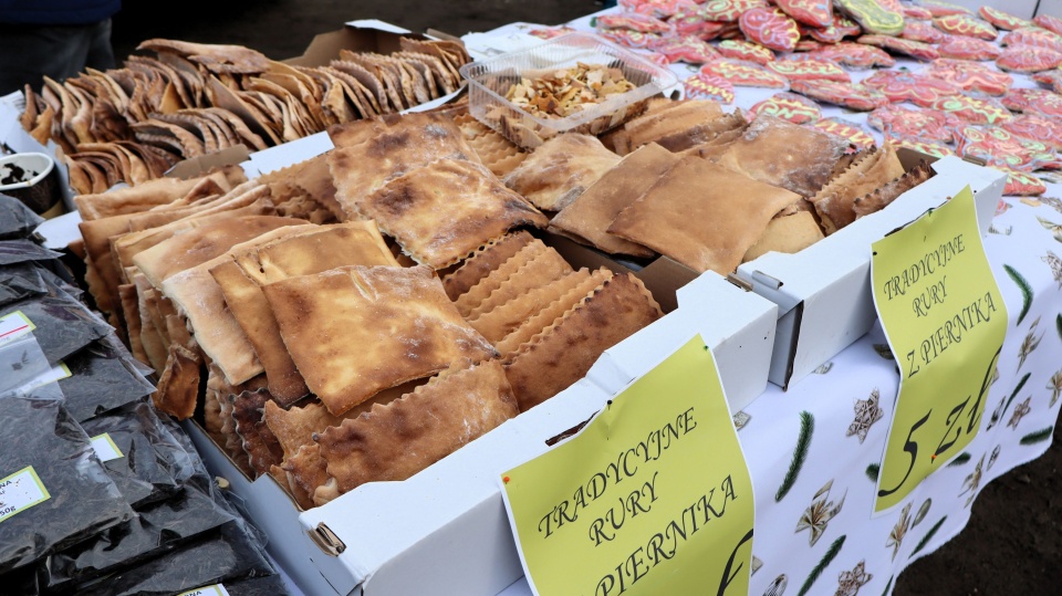 W tym roku przy największej bydgoskiej nekropolii, na jednym ze stoisk pojawił się jeszcze jeden wielkopolski przysmak - poznańskie rury/fot. Tatiana Adonis