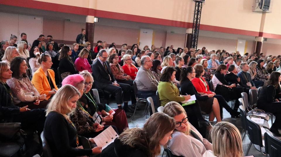 W Szkole Podstawowej w Łochowie o dobrostanie nauczycieli rozmawiali m.in. eksperci i sami dydaktycy/fot. Tatiana Adonis