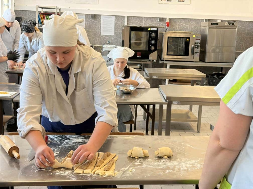W zawodach na najsmaczniejsze rogale wzięli udział uczniowie Zespołu Szkół Gastronomiczno - Hotelarskich w Grudziądzu/fot. Marcin Doliński
