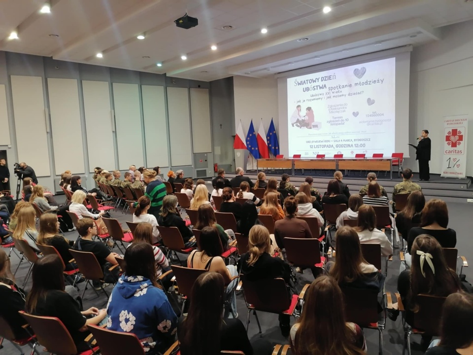 Ubóstwo to nie tylko brak pieniędzy, ale także brak miłości, wsparcia, relacji - o tym mówiono w Urzędzie Wojewódzkim w Bydgoszczy/fot. Monika Siwak